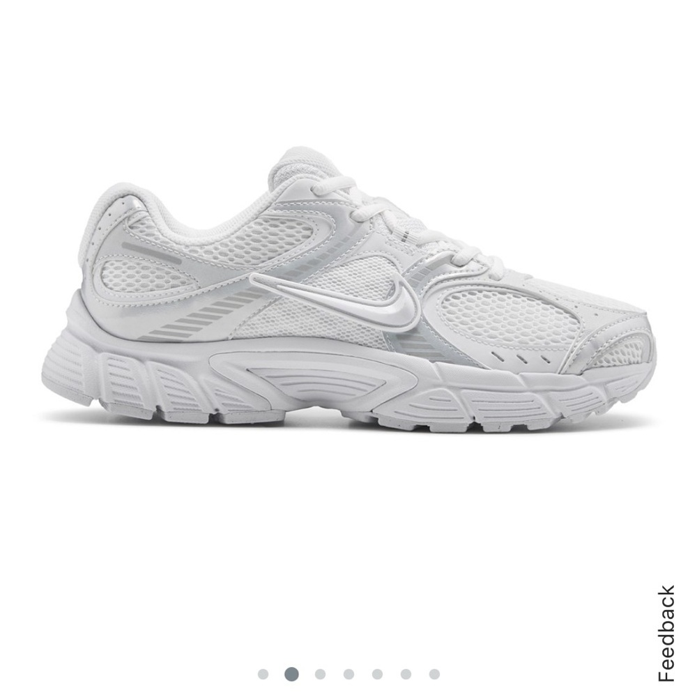 Nike Women's V5 RNR SNEAKER - Picture 4 of 12